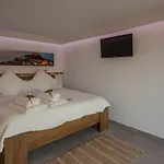 Romantic Modern Private Swimming Pool 5 Min Walk From Centre