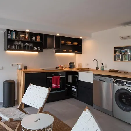 Apartment Romantic Modern Private Swimming Pool 5 Min Walk From Centre