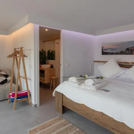 Romantic Modern Private Swimming Pool 5 Min Walk From Centre 베구르
