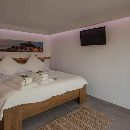 Romantic Modern Private Swimming Pool 5 Min Walk From Centre